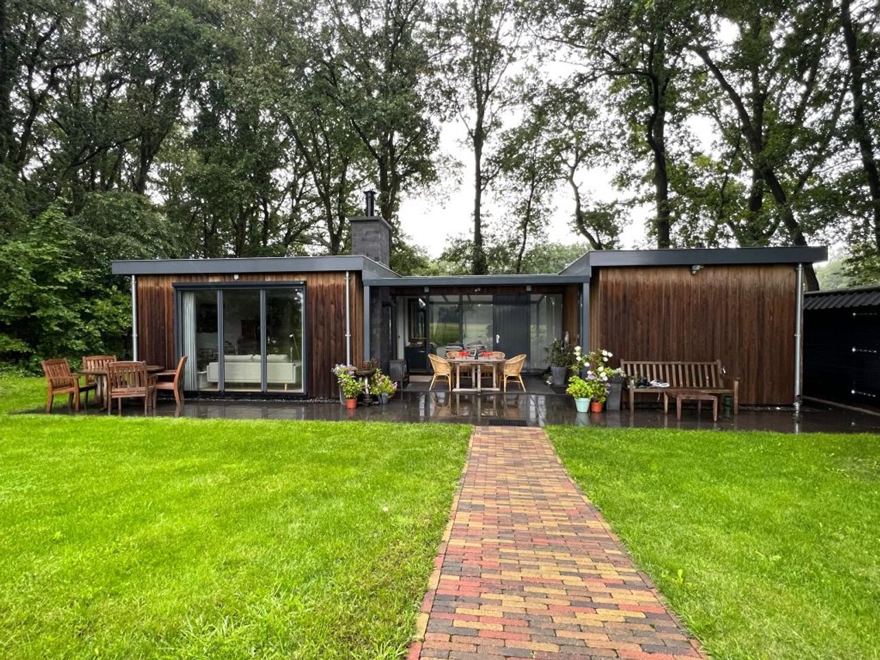 Detached Bungalow with 2 Bathrooms - Image 1