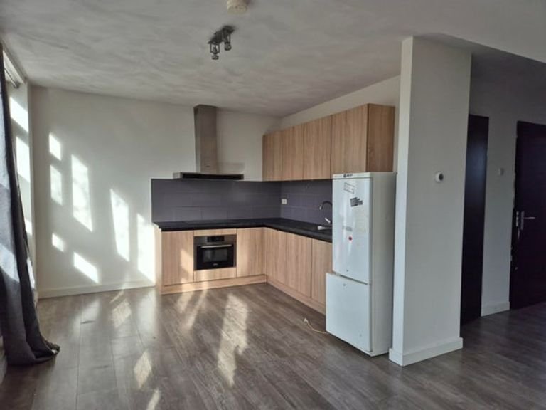 Bright 2-bedroom apartment in Vught - Image 3
