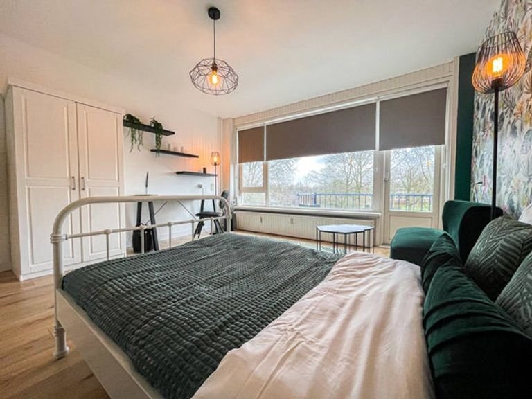 Gemeubileerde studio met privébalkon in Dordrecht - Afbeelding 3