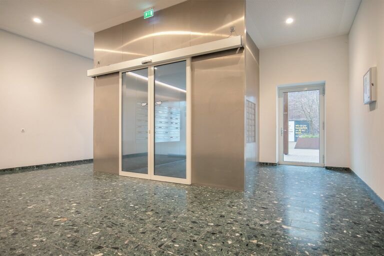 Furnished apartment on the 20th floor in the Paleiskwartier - Image 4