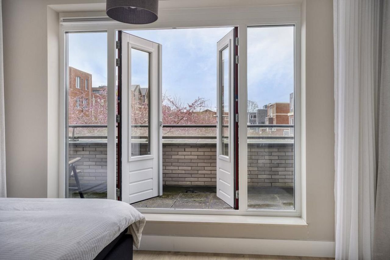 Furnished 4-bedroom townhouse - Image 17