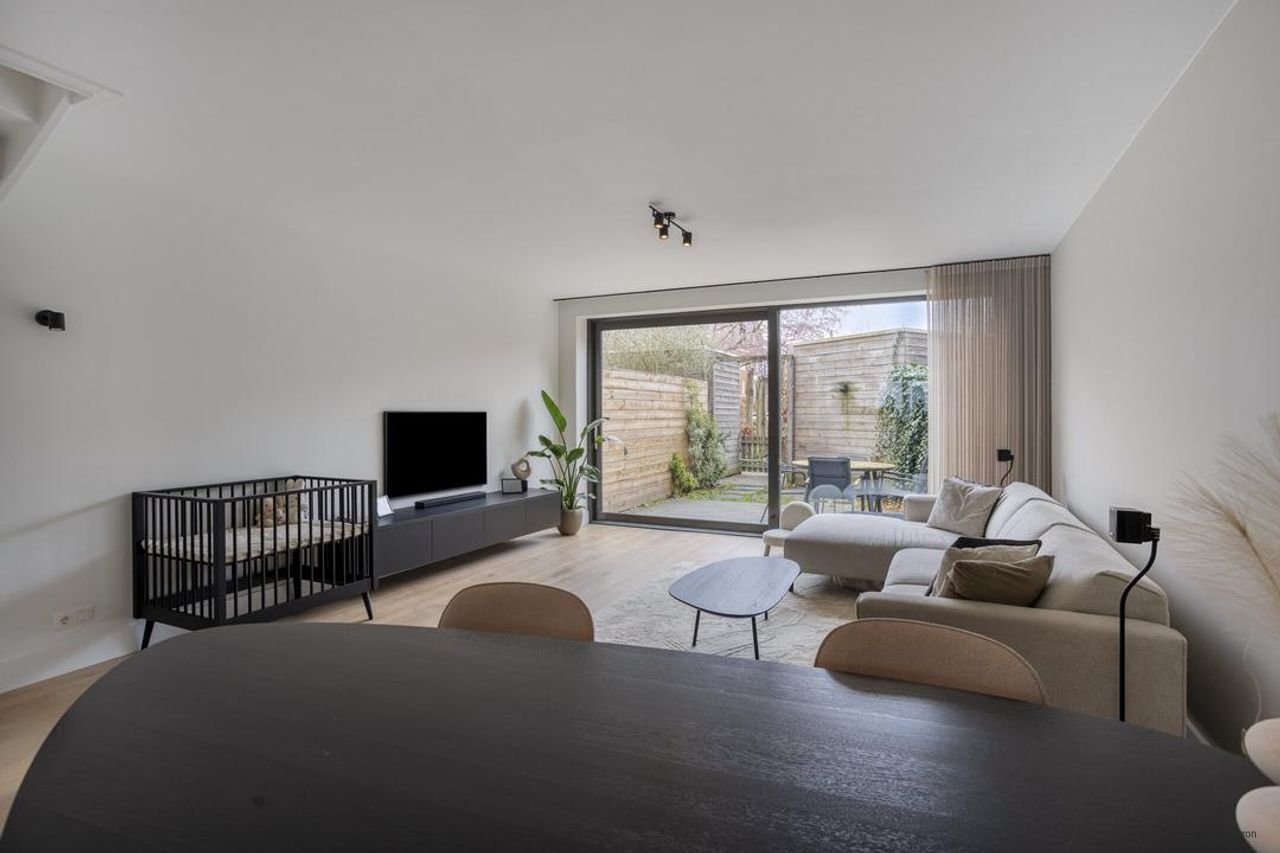 Furnished 4-bedroom townhouse - Image 3