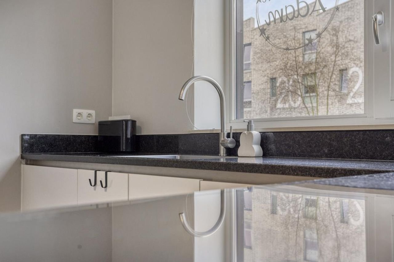 Furnished 4-bedroom townhouse - Image 9