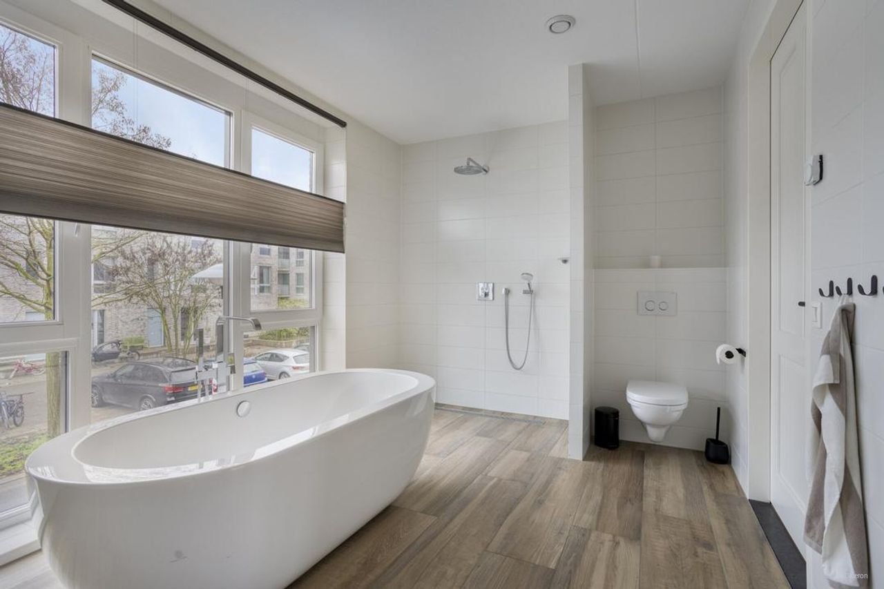 Furnished 4-bedroom townhouse - Image 15