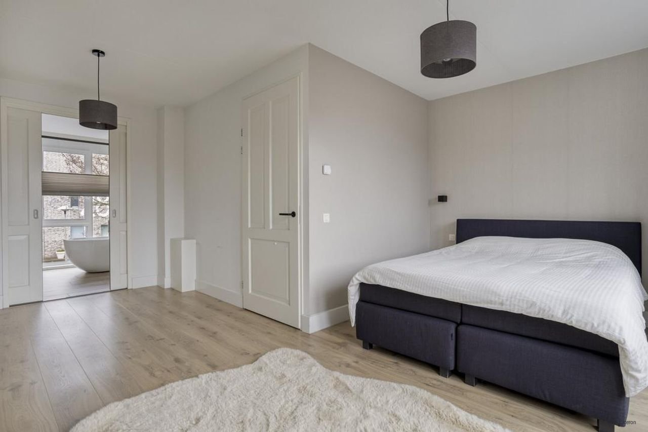 Furnished 4-bedroom townhouse - Image 13