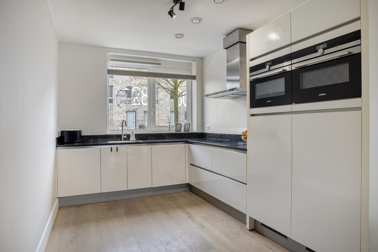 Furnished 4-bedroom townhouse - Image 8