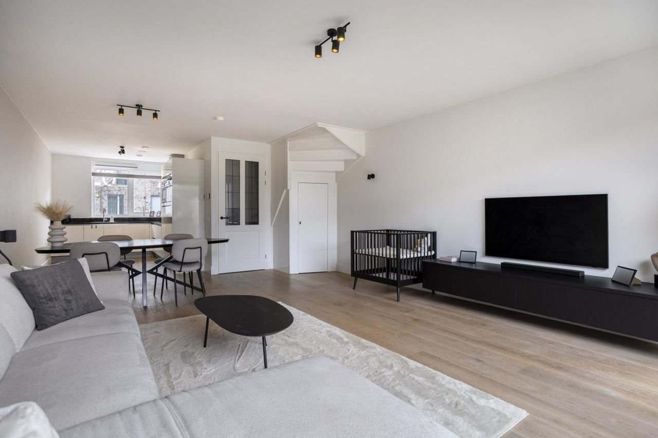 Furnished 4-bedroom townhouse - Image 6