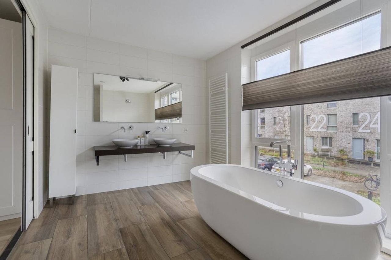 Furnished 4-bedroom townhouse - Image 14