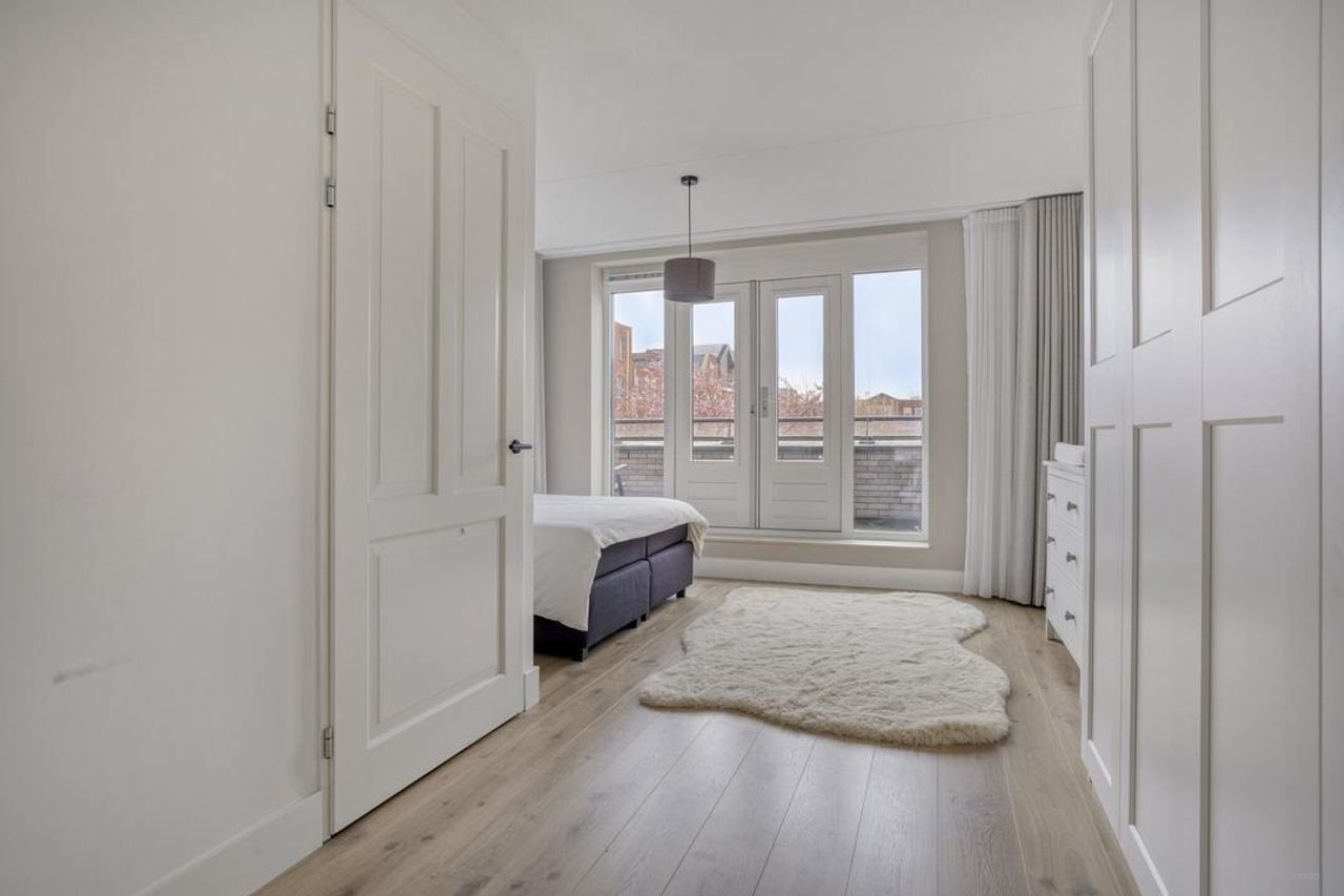 Furnished 4-bedroom townhouse - Image 11