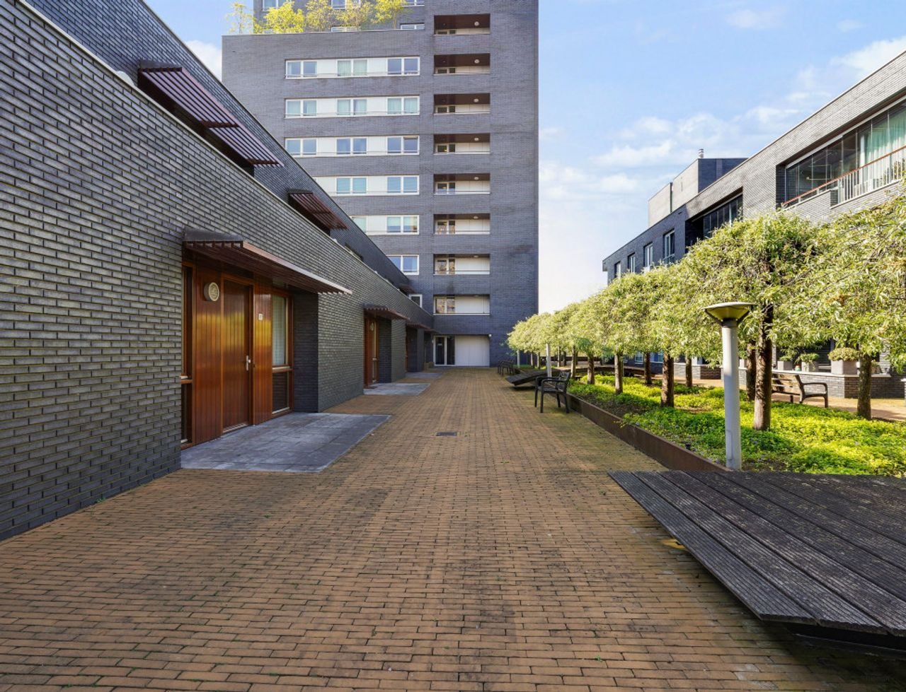 Furnished 3-room apartment with balcony - Image 1