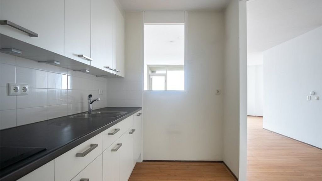 2-bedroom apartment with balcony in Tilburg - Image 3