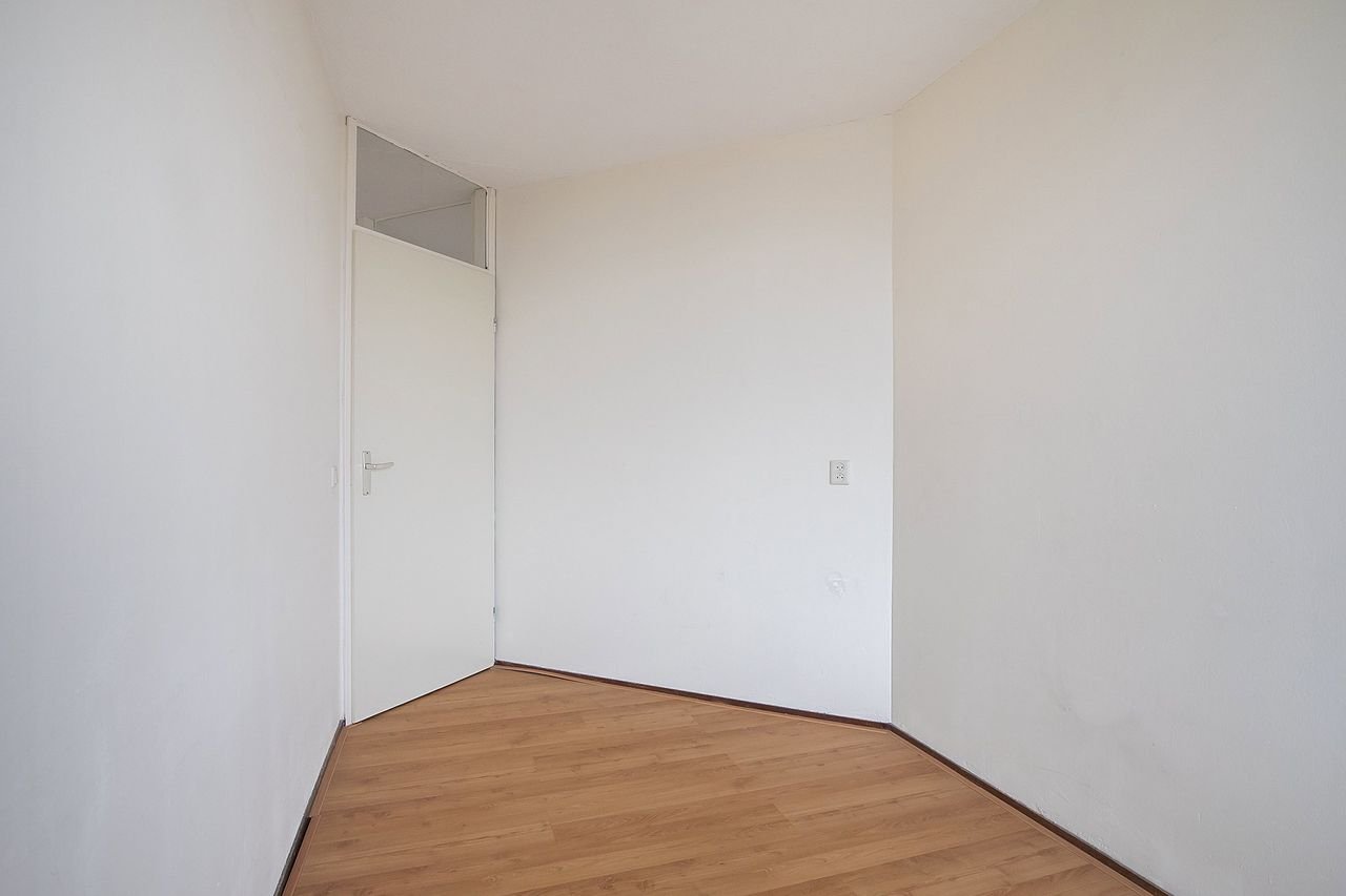 2-bedroom apartment with balcony in Tilburg - Image 9