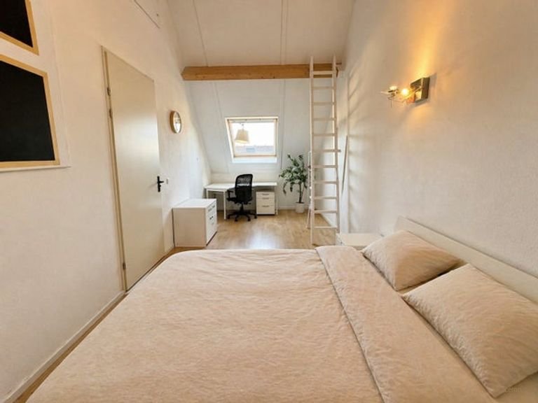 130 m2 Townhouse with Garden - Image 12