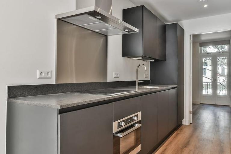 Balcony and Modern Kitchen in Oud-West - Image 6