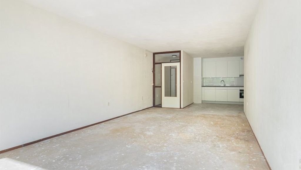 2-room apartment with balcony in Leiden - Image 3