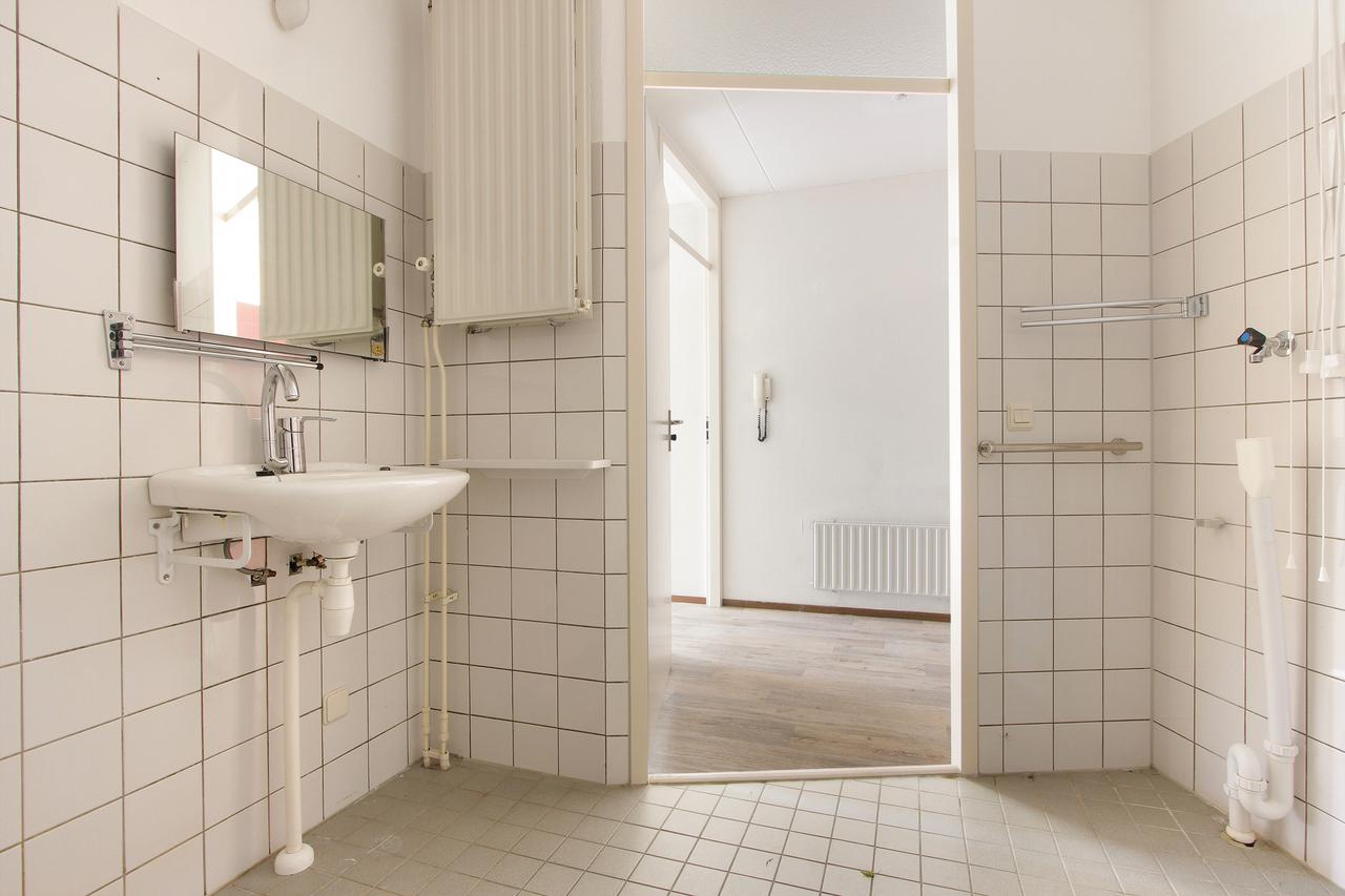 Senior Apartment with Balcony in Waalwijk - Image 16