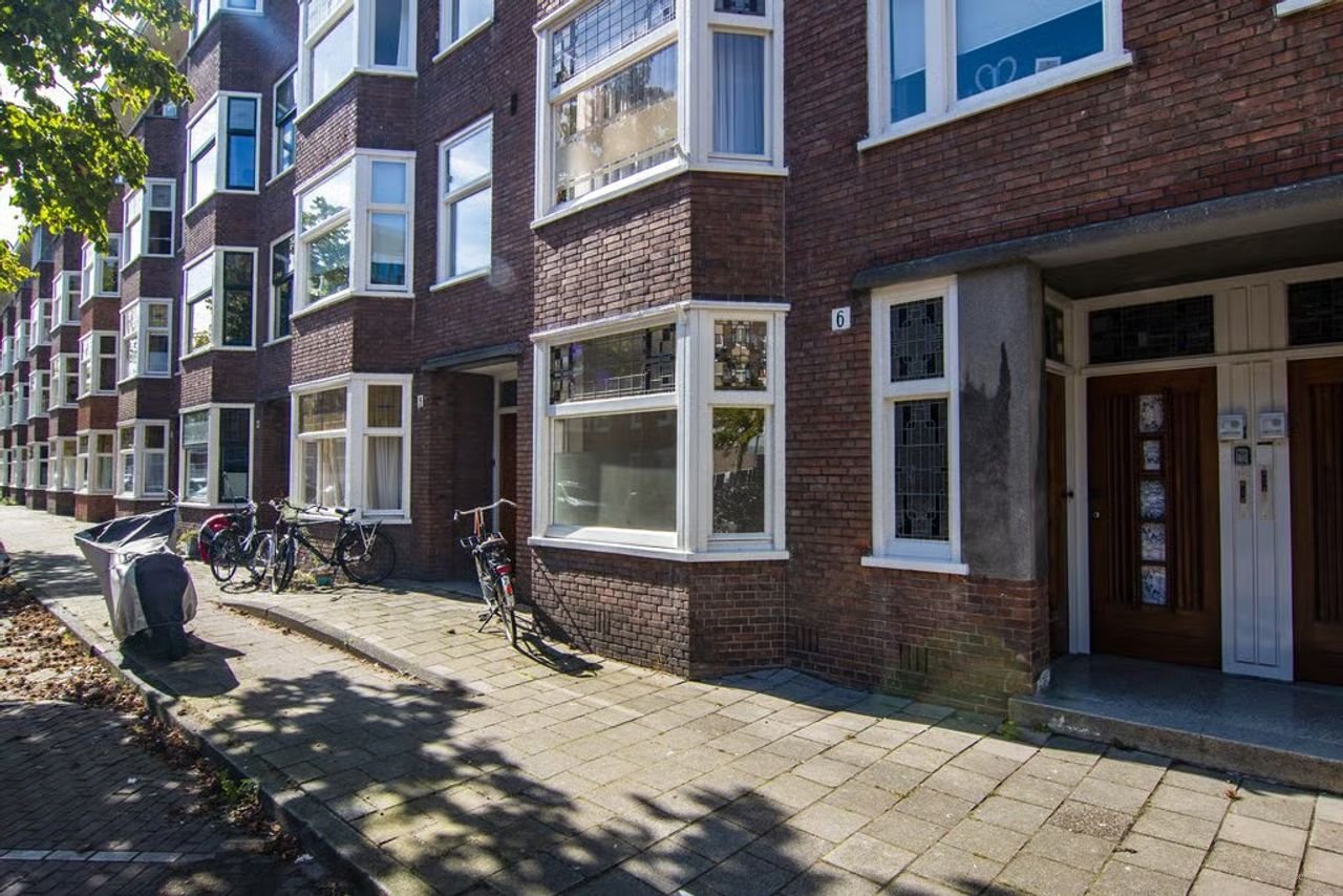 Begane grond met tuin in de Rijnbuurt - Afbeelding 1