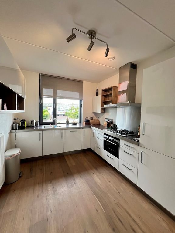 Furnished 5-bedroom house - Image 7