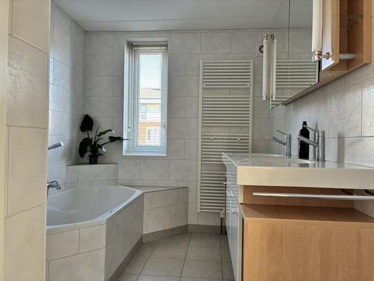 Semi-detached house with garden in Westwijk - Image 12