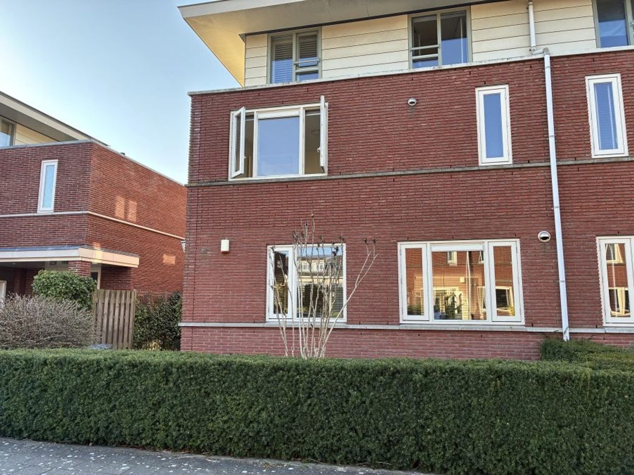 Semi-detached house with garden in Westwijk - Image 1