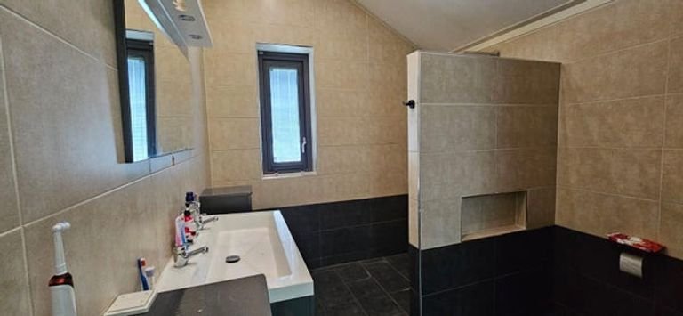 Family Home with 3 Bedrooms in Getfert - Image 13
