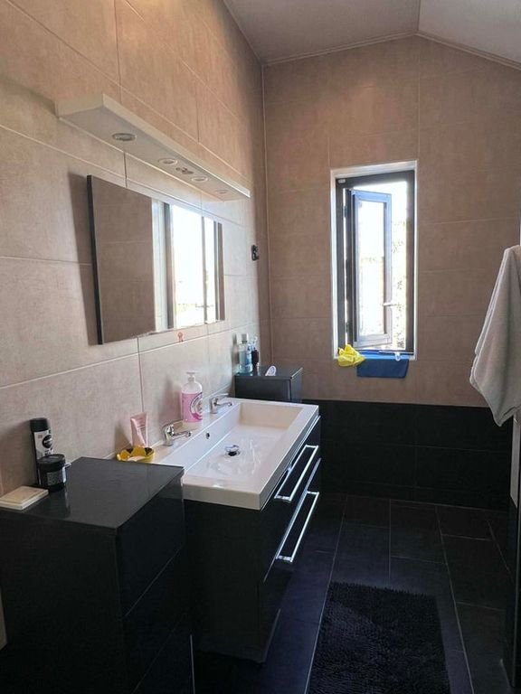 Family Home with 3 Bedrooms in Getfert - Image 10
