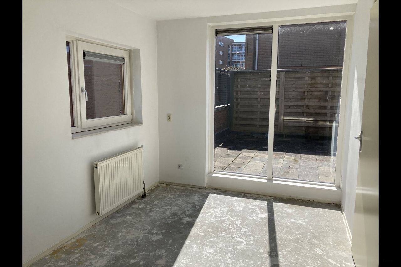 Terraced House with Roof Terrace in Almere - Image 7