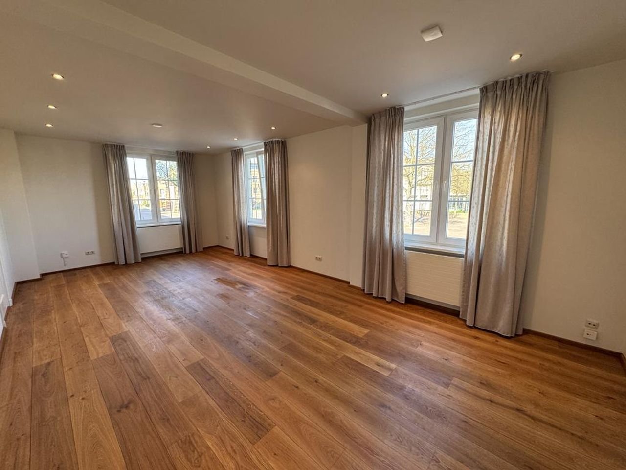130 m2 apartment with terrace and garage - Image 4