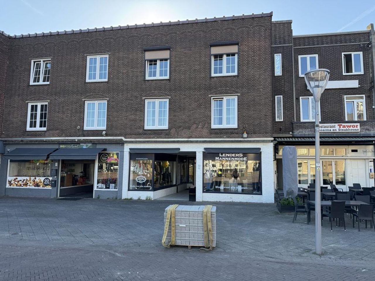 130 m2 apartment with terrace and garage - Image 1
