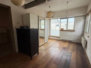 Immediately available 1-bedroom apartment near city center - Image 2