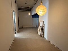 Immediately available 1-bedroom apartment near city center - Image 5
