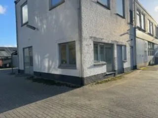 Immediately available 1-bedroom apartment near city center