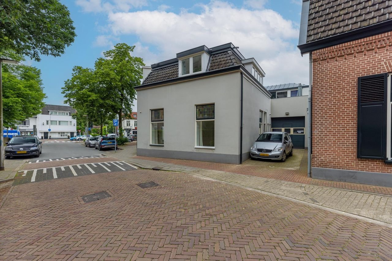 Renovated corner house with garden in Bussum - Image 1