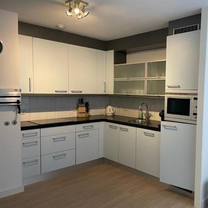 Gemeubileerd hoekappartement met terras - Afbeelding 3
