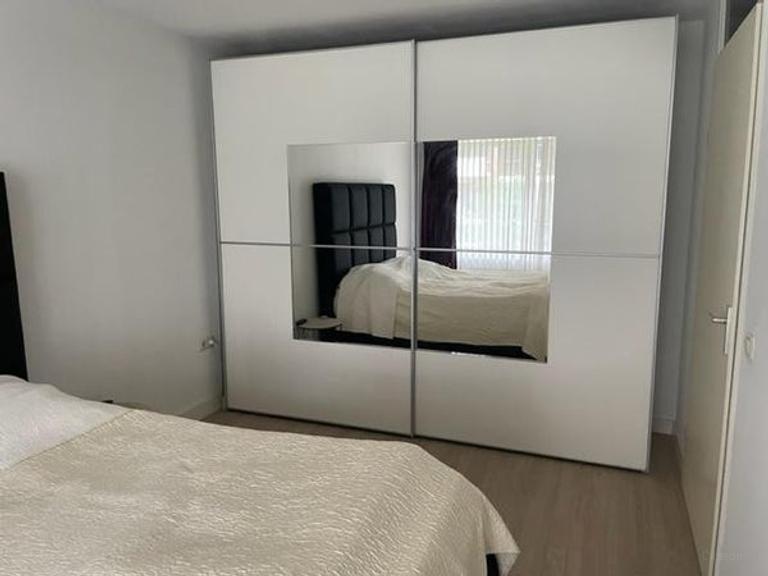 Gemeubileerd hoekappartement met terras - Afbeelding 6