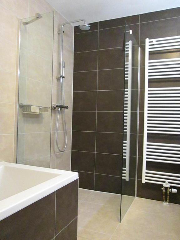 Gemeubileerd hoekappartement met terras - Afbeelding 9