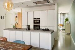 4-bedroom house with garden - Image 6
