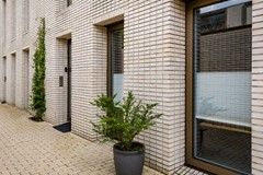 4-bedroom house with garden - Image 4