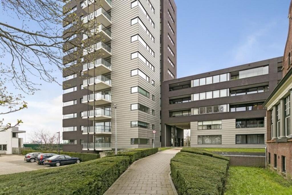 Gemeubileerd 3-kamerappartement in hartje Roermond - Afbeelding 1