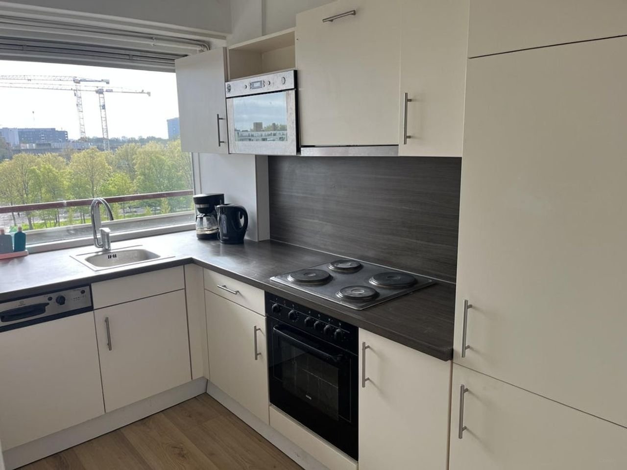 Licht 4-kamerappartement met balkon - Afbeelding 10