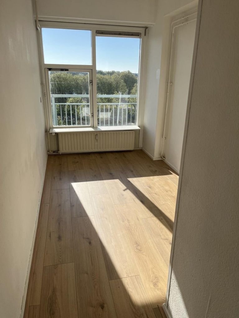 Licht 4-kamerappartement met balkon - Afbeelding 3