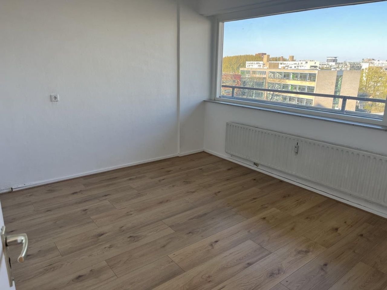 Licht 4-kamerappartement met balkon - Afbeelding 4