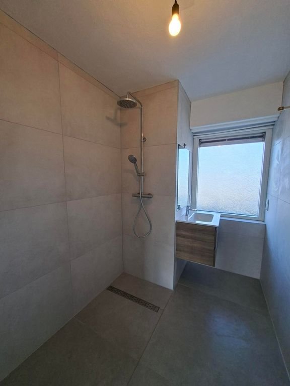 Licht 4-kamerappartement met balkon - Afbeelding 8