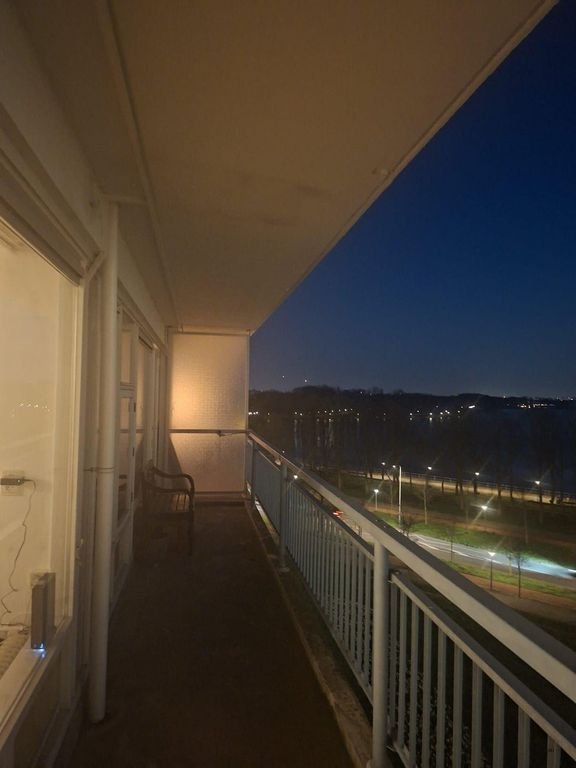 Licht 4-kamerappartement met balkon - Afbeelding 13