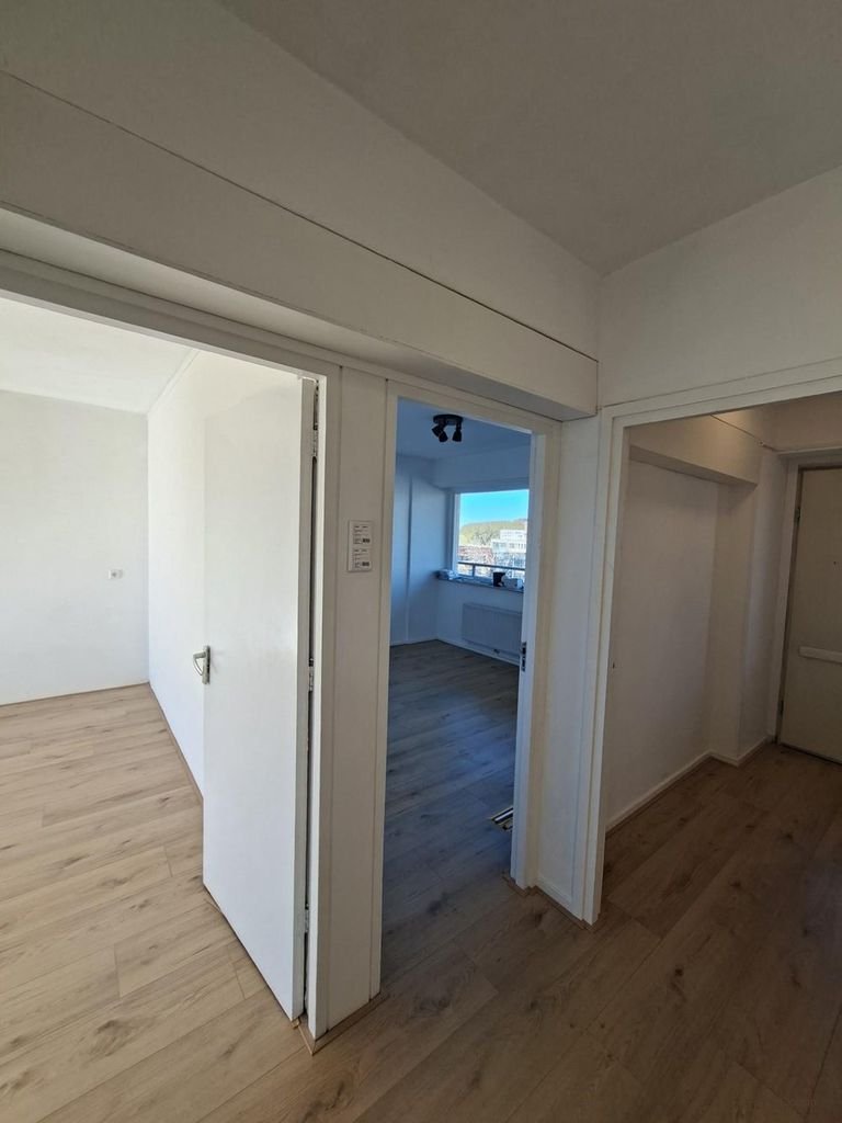 Licht 4-kamerappartement met balkon - Afbeelding 2