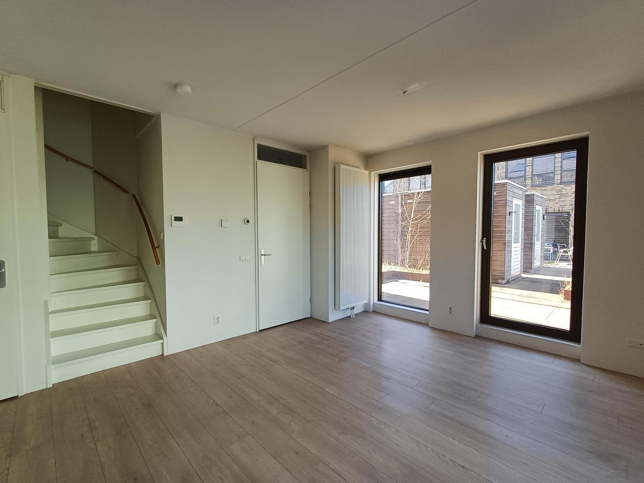 City home with terrace and private parking - Image 3