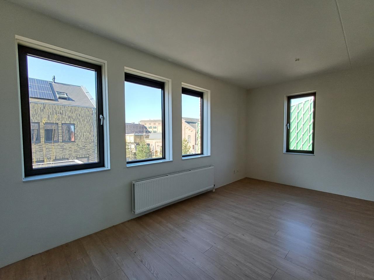 City home with terrace and private parking - Image 5