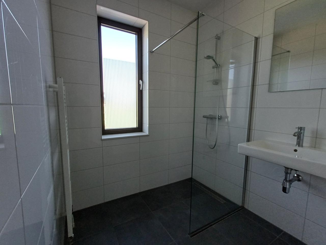 City home with terrace and private parking - Image 6