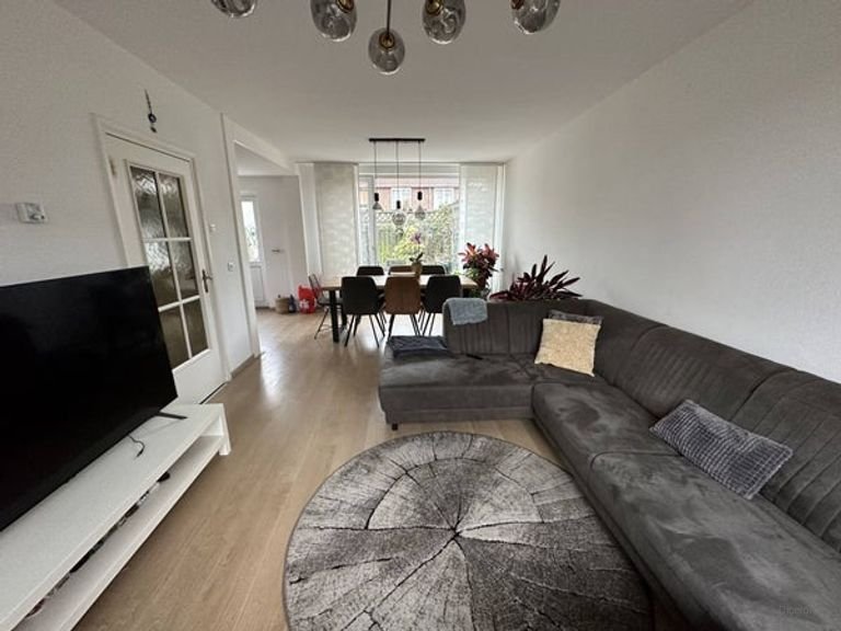 Corner house with garden and driveway in Geleen-Zuid - Image 4