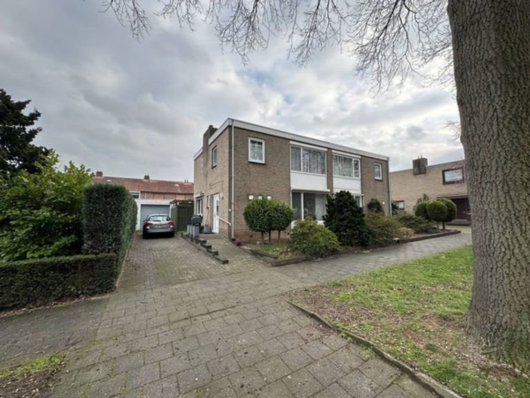 Corner house with garden and driveway in Geleen-Zuid - Image 1